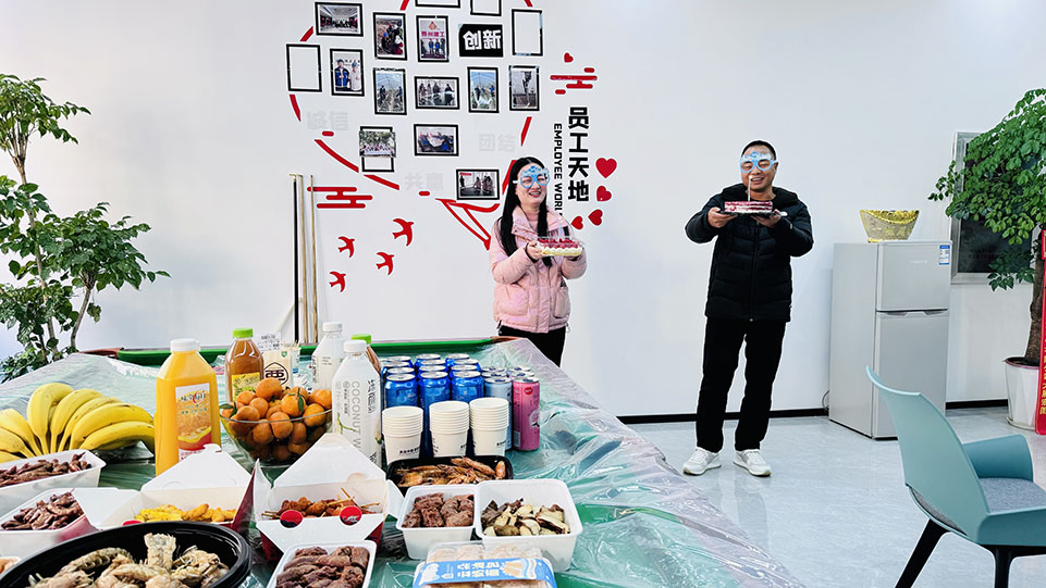 <strong>共慶生辰，攜手同行——boss與美女員工生日茶話會</strong>